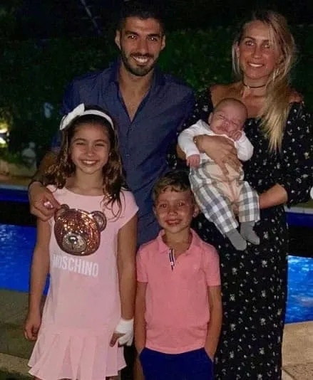 Luis Suarez and family. Credits: Instagram.