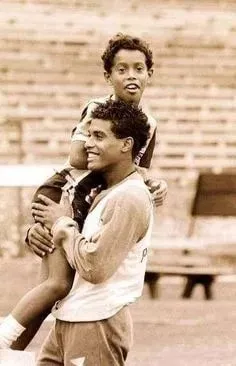 Young Ronaldinho and his big brother.