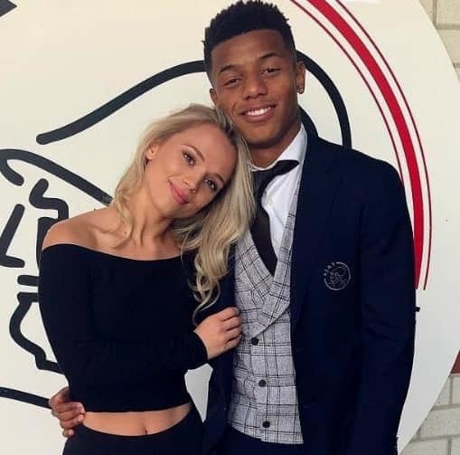 David Neres with girlfriend Kira Winona. Credit: Bolasport.