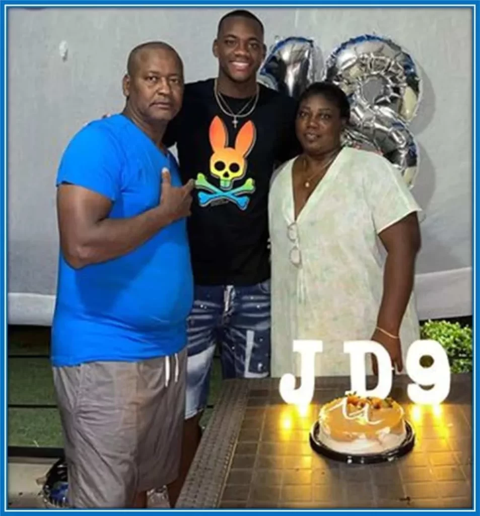 Jhon Duran took this photo with his Dad and Mum on the day he celebrated his 18th birthday.