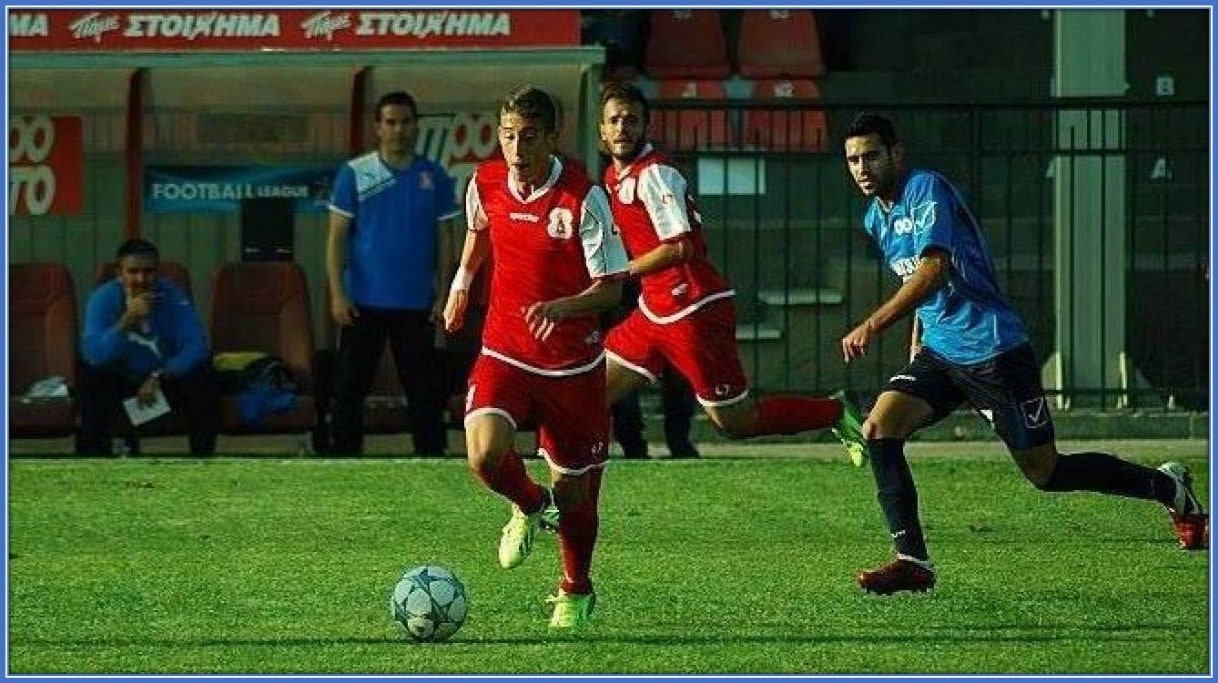 He's always got his eyes fixed on the ball. What an attacking-minded defender he is.