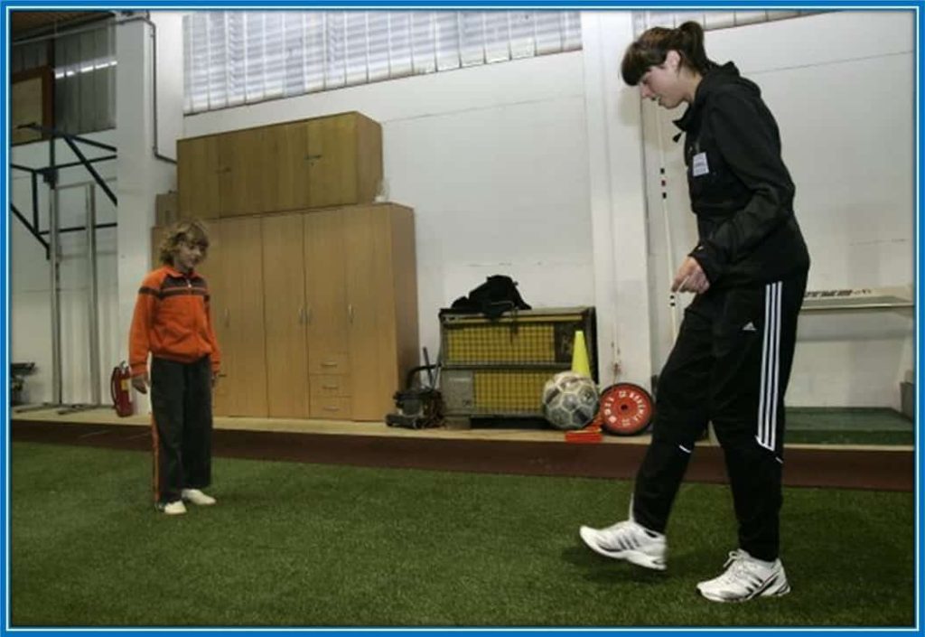 Little Nikola and Blanka are playing football.