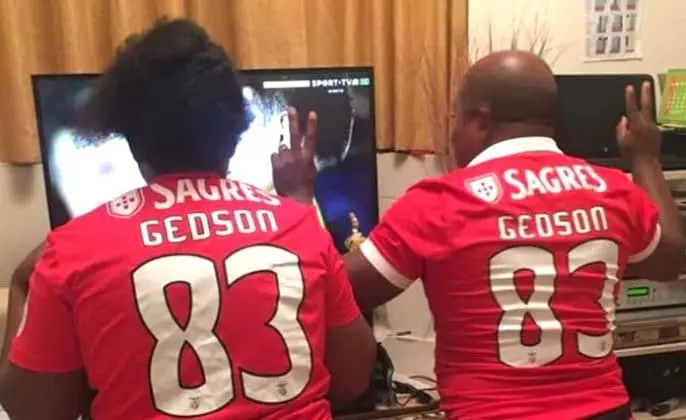 Meet Gedson Fernandes' Parents doing what they know how to do best. Credit: RecordPT