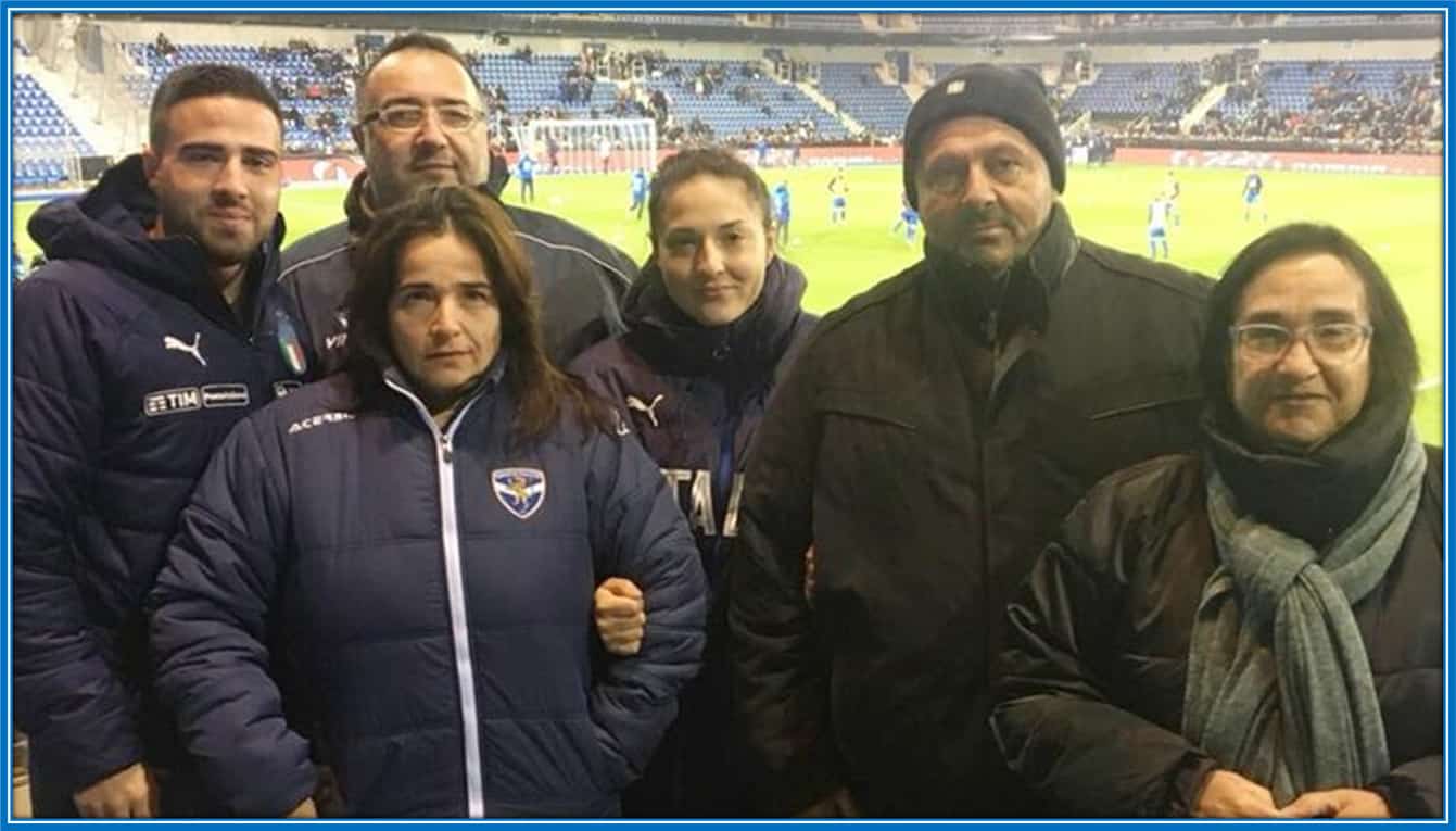 In the stands are Sandro Tonali's parents, his brother, sister, uncle and grandmother applauding him. What a United Family.