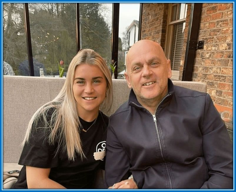 Alessia Russo's Dad sitting with his only daughter.