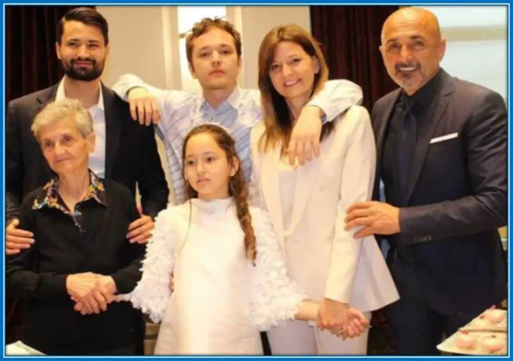 Luciano Spalletti Surrounded by Loved Ones in a Moment of Cherished Togetherness. Image Source: Cultweb.