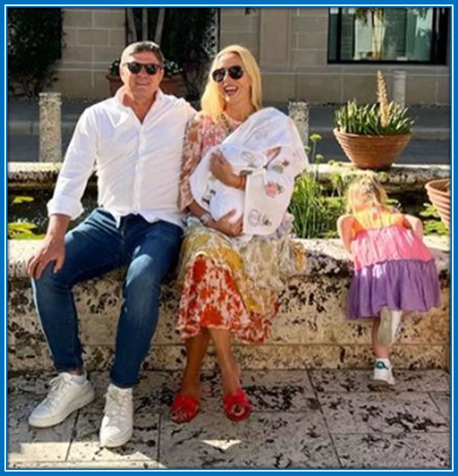 A pic of Dragan Stojkovic with his daughter and grandkid, Sienna. Image Credit: Instagram.com/draganstojkovicpixy/