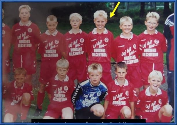 This is a rare photo that shows the bedrock academy of his football career.