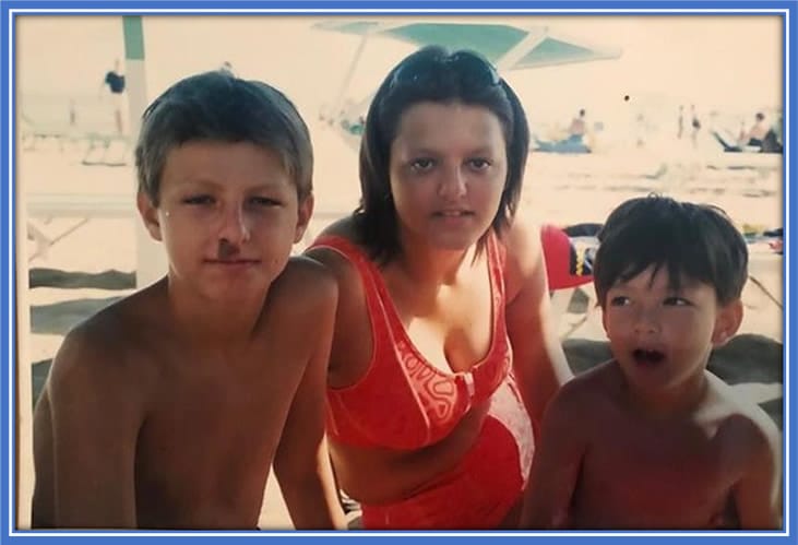 A cherished childhood snapshot of the Acerbi siblings - Federico, Francesco, and Sabrina, enjoying their beach outings. Source: Instagram/francescoacerbi88