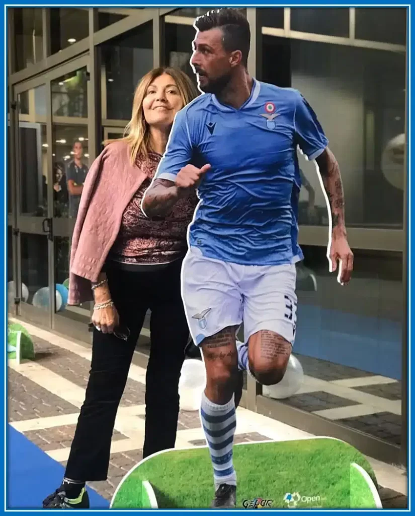 Francesco Acerbi's humorous Mother's Day tribute: his mother posing with a cardboard cutout of the soccer star, jokingly reminding her of his face. Photo: Instagram/francescoacerbi88