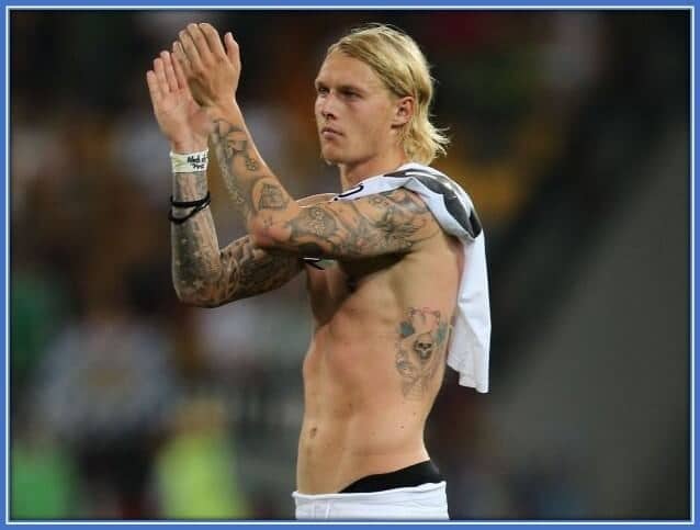 Behold a glamorous display of his tattoos. Simon Kjaer might as well ink more body art subsequently.