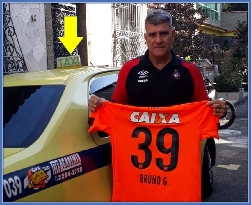 Bruno Guimaraes's father (Dick Gomez) was a Taxi driver. His taxi car number was 039, a car number that inspired his family to football greatness.