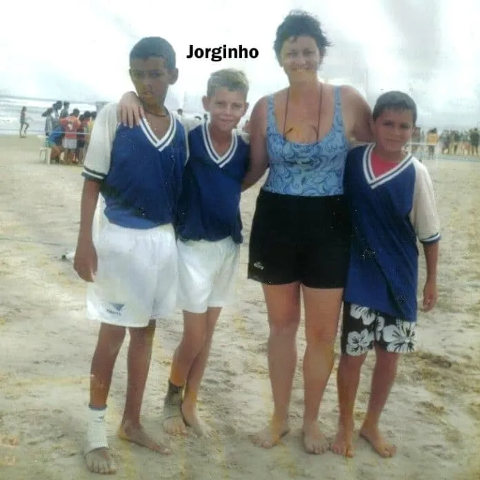 A rare photo of young Jorginho, his Mum and friends at the beachside.