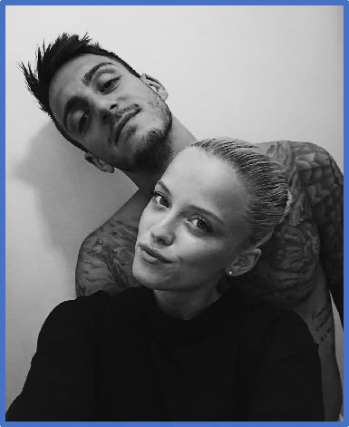 You can see some of the drawings of the Spanish striker as he poses with his wife. Image: Instagram/joselumato