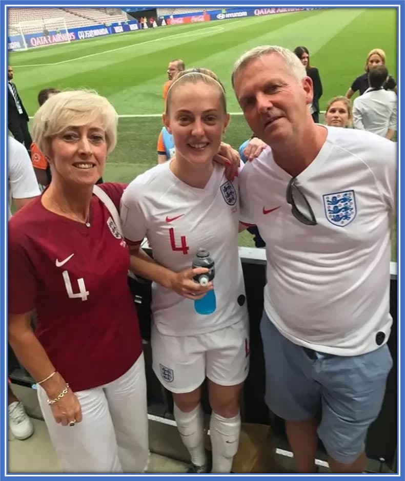 Here are Keira Walsh's Parents. Her Father's name is Peter Walsh, and her Mum is Tracy Walsh. Image: Instagram/keirawalsh.