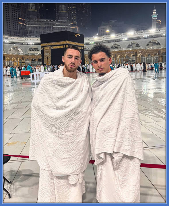 Orkun Kökçü shares a joyful moment with his childhood buddy, Mohamed Taabouni, during their special journey to Mecca. Credit: Instagram/orkunkokcu.
