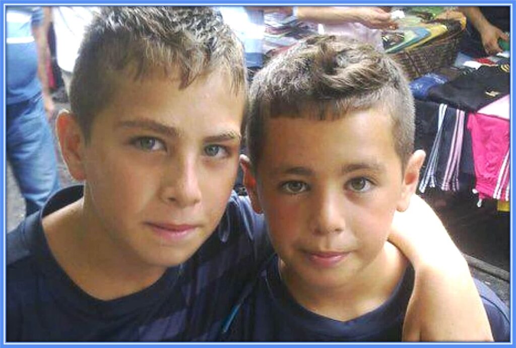 An adorable photo of Ozan and Orkun when they were at the ages of ten and eight. Credit: haarlemsdagblad