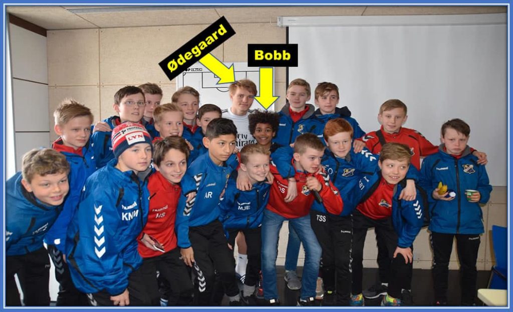 Closest to Martin Ødegaard in front is a young Oscar Bobb. He was excited on this day to meet the footballer he adored and wanted to emulate. Credit: Dag Vidar Hanstad.