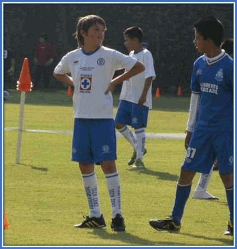 From an early age, Santiago Gimenez had already played football.