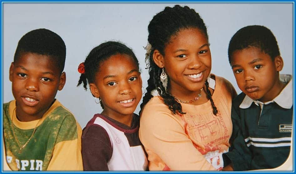 A lovely childhood photo of Denzel Dumfries (far left) and his siblings - Daniëlle (mid-left), and Demelza (mid-right). Why is Donovan (far right) NOT smiling for the cameras?