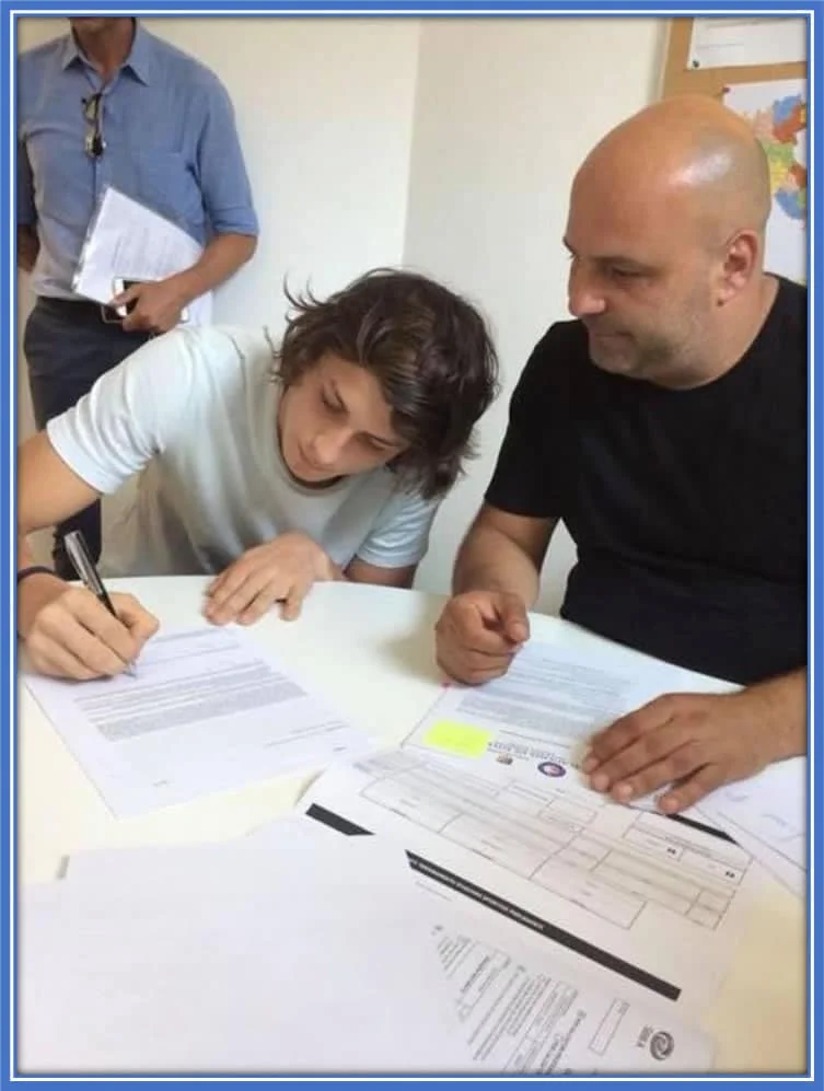 Radu Dragusin signed his first contract with Juventus. Credit: cancan.ro.