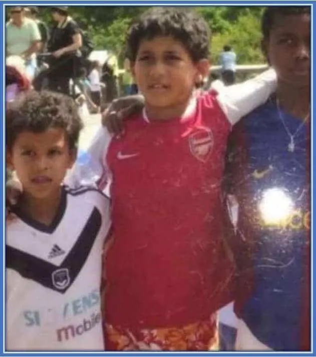 Can you spot him in the picture? He has always been in love with Arsenal since his childhood days.