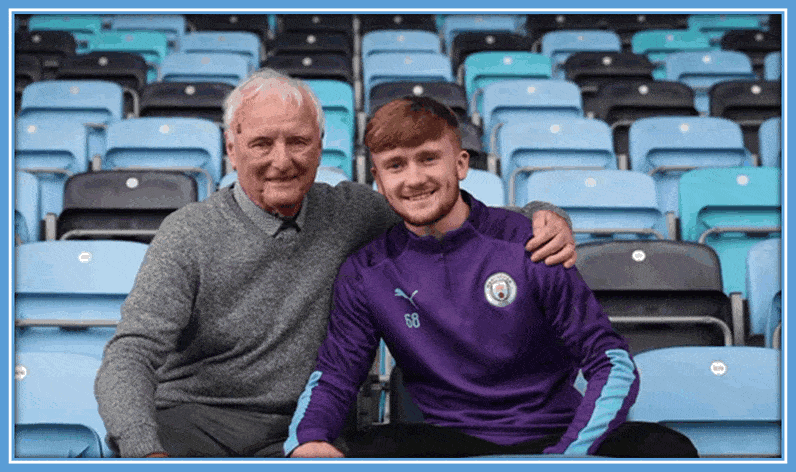 Tommy and his grandfather, Glyn Pardoe, posing for a picture. Source: Twitter/Tommy_doyle8.