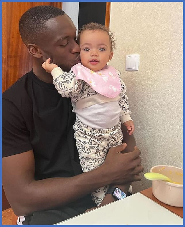 Khyara is Toti Gomes's Daughter, and they share a special moment. Photo: Instagram/toti_gomes23.