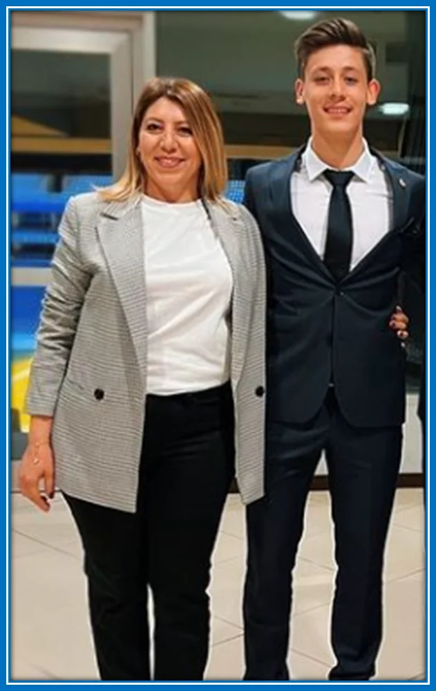 A photo of the handsome player and his beautiful mother, Serap Güler. Image: Instagram/ardagüler.
