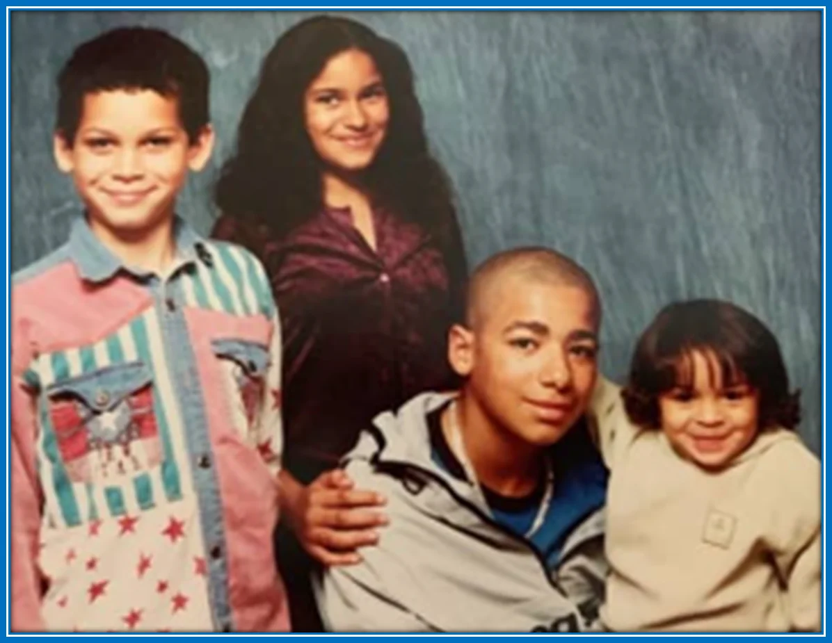 A childhood photo of Jess Carter with her older siblings. Source: Instagram/_jesslcarter.