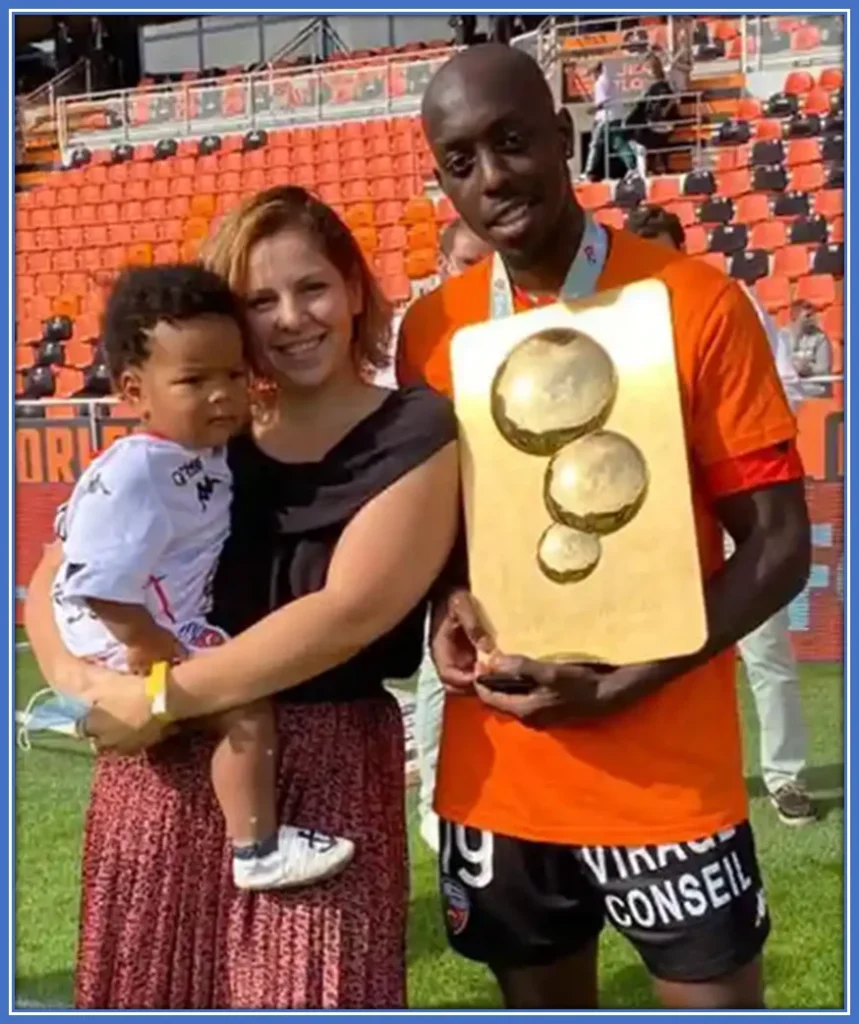 An alluring photo of Yoane Wissa, wife and kid. Source: ohmyfootball.