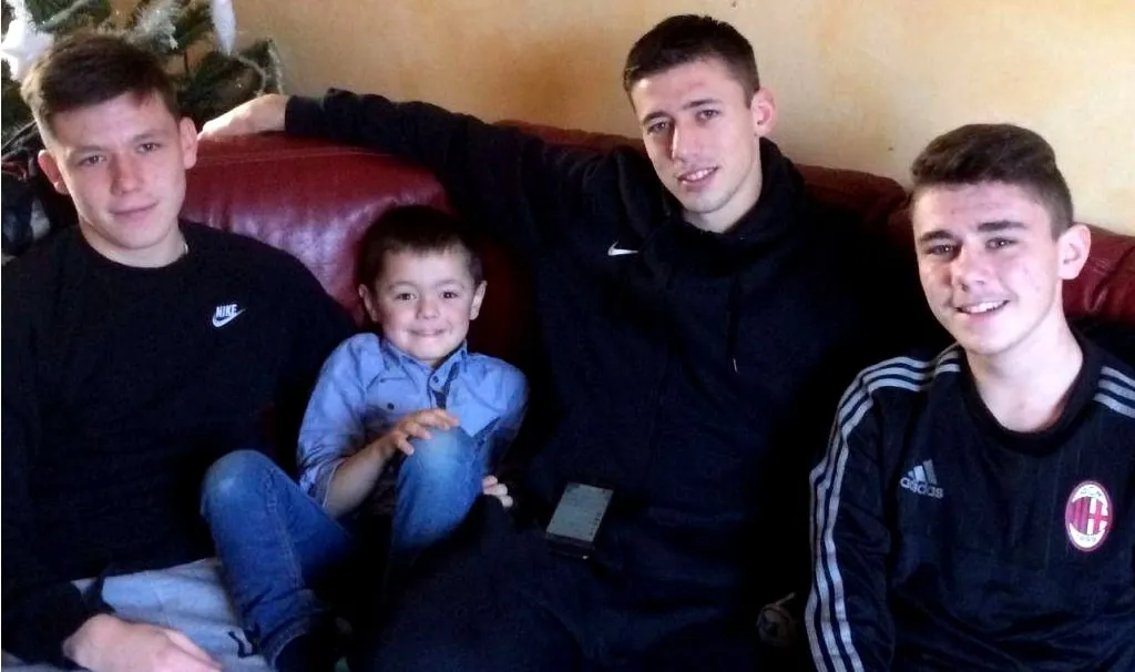 Clément Lenglet with his close-in-age brothers: A bond formed from the earliest days.