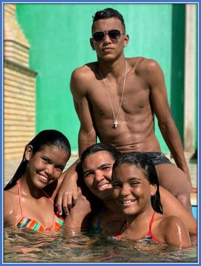 Gabriel Veron enjoys a swimming pool with his sisters and mother.