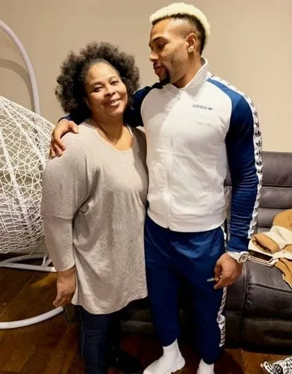 Adama Traore with his mother. Credit: IG