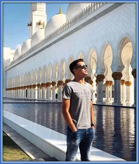 Sergio Reguilon at the Sheik Zayed mosque.