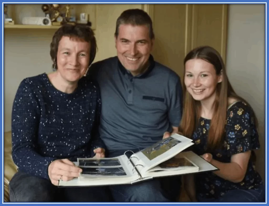 A photo of Lauren Hemp's parents and her sister, Amy.