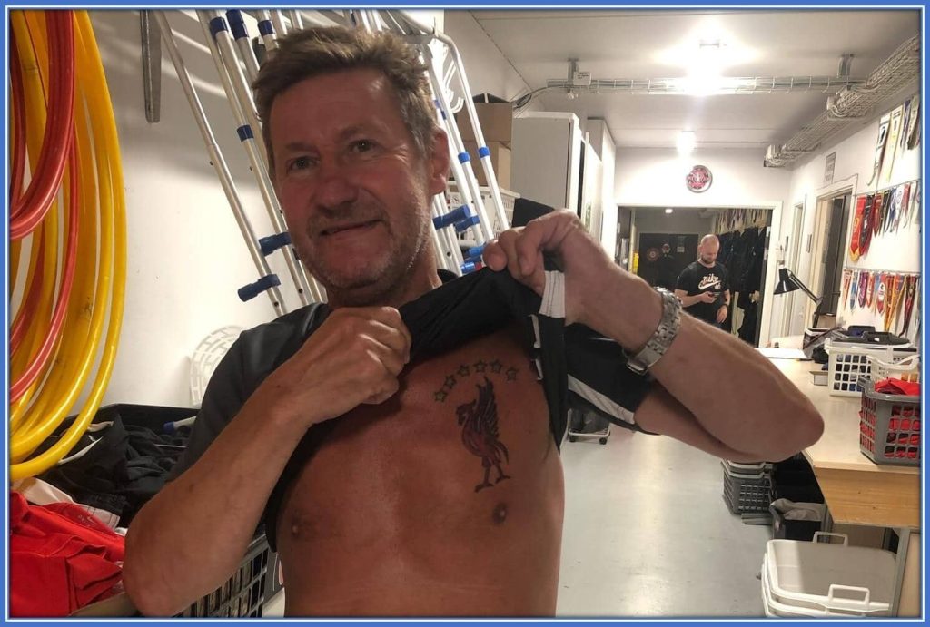 A rare photo of Simon Kjaer's father showing off his tattoo.