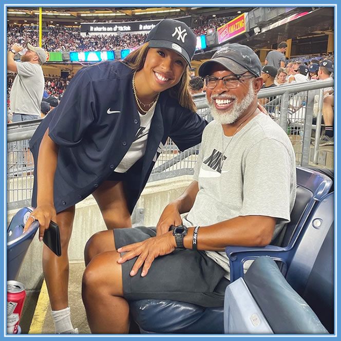 Midge enjoying the Lakers game with Papa Purce. Source: Instagram@100purcent