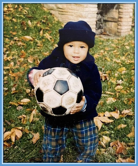 Little Midge with her football. Source: Twitter@100purcent