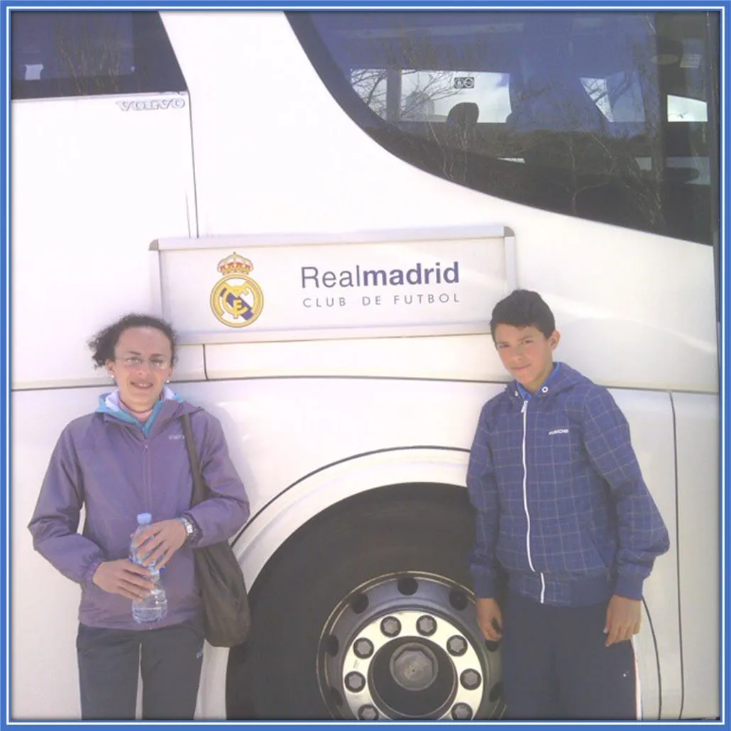 This is Pedro Porro and his Mother, Eva Sauceda, during their visit to Real Madrid's office in 2015.