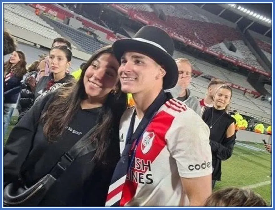 The viral photo of Julián Álvarez and Luciana Milessi sparked a dating rumour.
