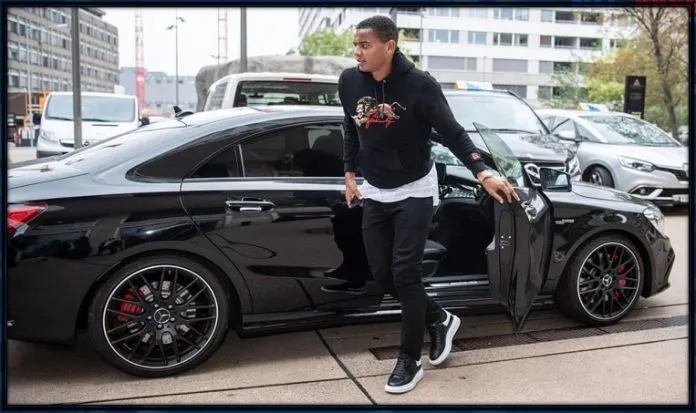 Manuel Akanji loves dressing in all black to match his car, just as he does with his white clothes and car outfit.