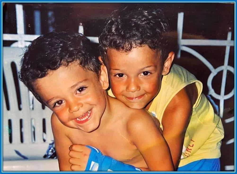 Giacomo Raspadori is pictured on the left, and his older brother, Enrico, is pictured on the right. They both have fond childhood memories, which they cherish, even to this day.