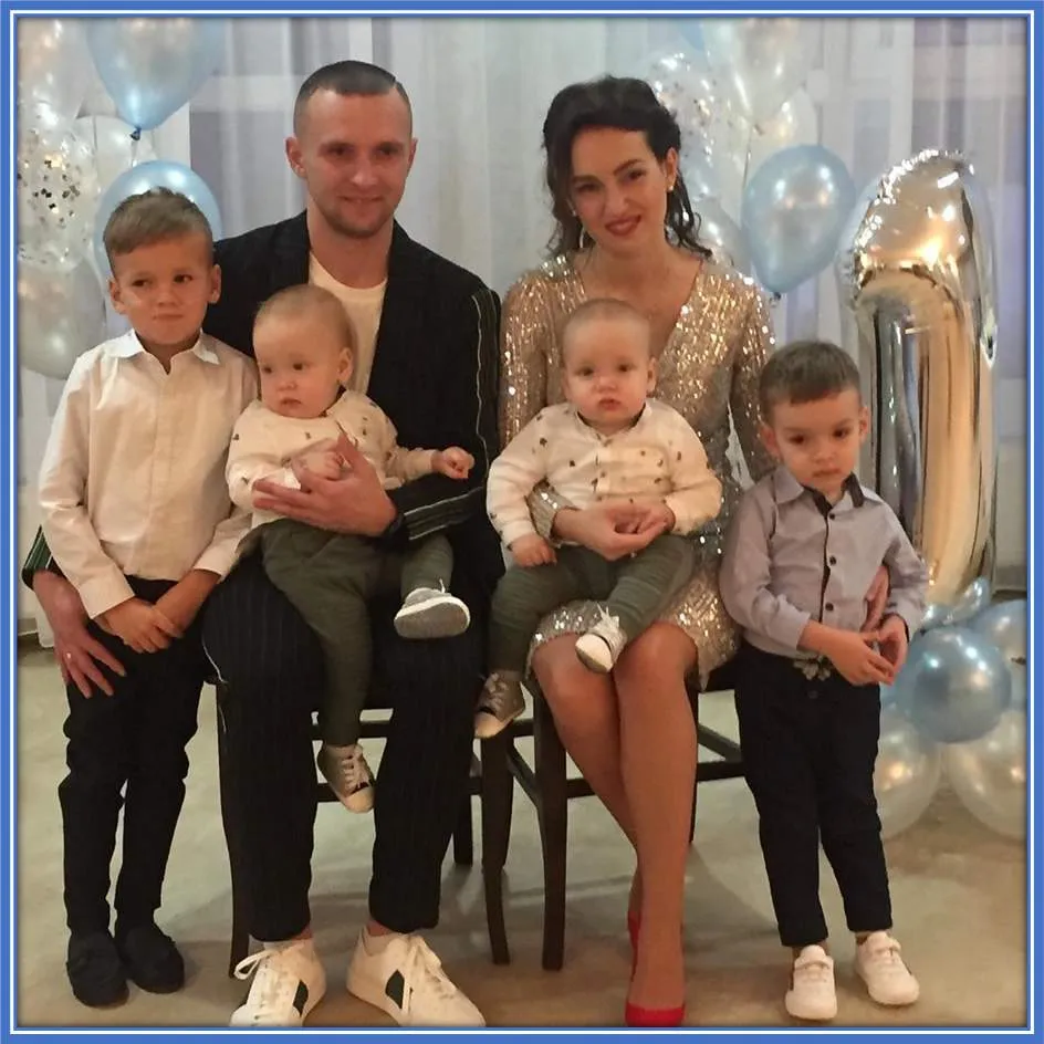 Meet Mykhailo Mudryk's Sister, her husband and children (including twins). Tatyana is the first child of Inna Nikolaevna.