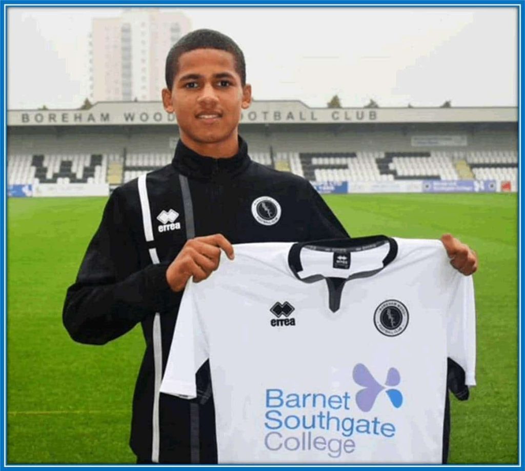 Ndiaye first caught the eye of FC Rouen, where he built a reputation as a freestyle footballer.