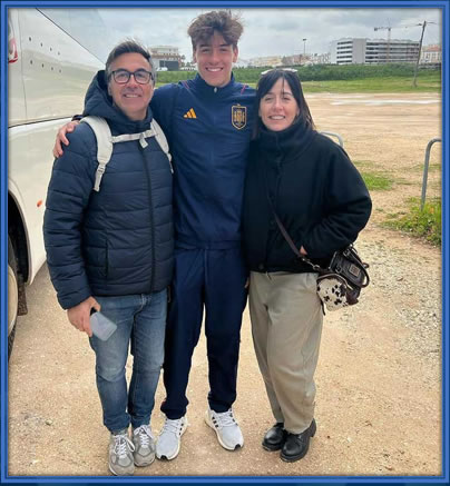 Meet Marc Guiu's parents, his father, Maunel Guiu and his mother Eva Guiu as they pose with pride with their son. 