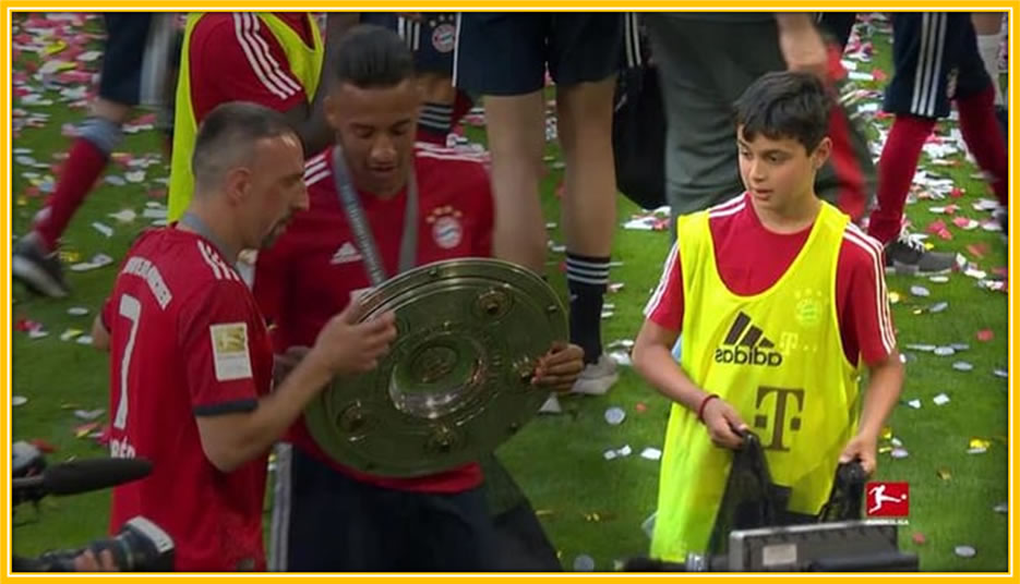 Aleksandar Pavlovic was a ballboy in the Bayern Munich games, preparing for his future.