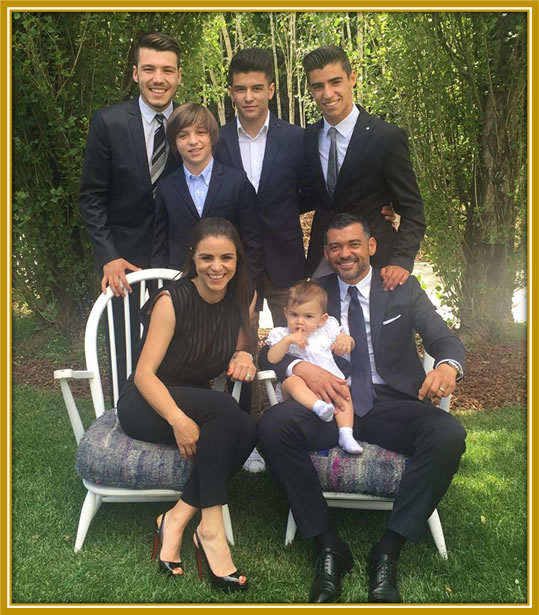 Francisco Conceicao's parents- his father, Sérgio Conceição, and his mother, Liliana Conceição with his brothers.