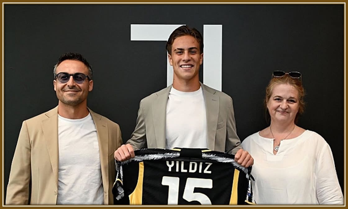 Signing with pride: In 2022, at just 17, Kenan Yıldız inked a contract with Juventus until 2025—a milestone moment filled with pride for his supportive parents.