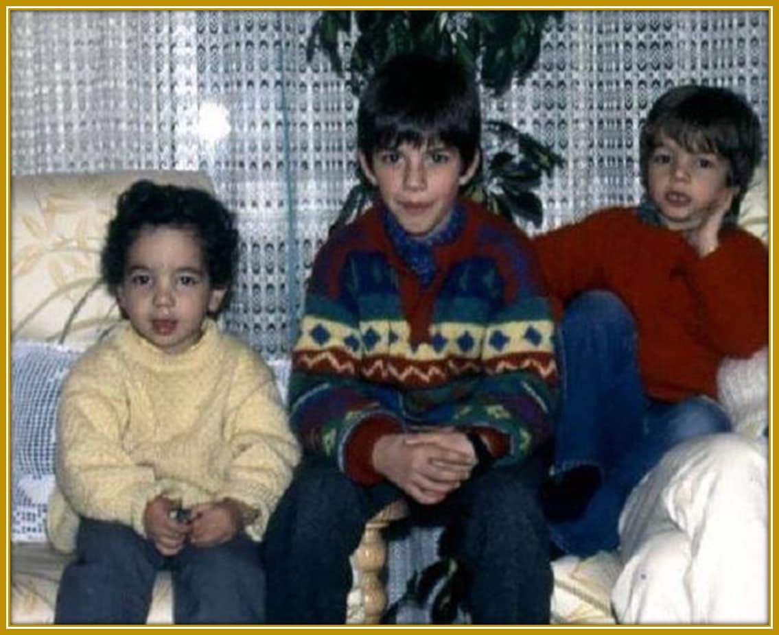 The three boys (Rúben on the left, Mauro in the middle, and cousin Paulo on the right), with their wide cute eyes. They were so full of innocence, and their togetherness symbolized the start of a close-knit family bond that would go on to shape Rúben’s life.